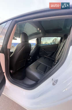 Седан Tesla Model 3 2021 в 