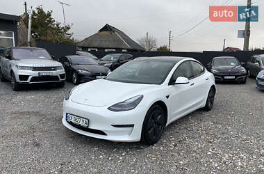 Седан Tesla Model 3 2021 в 