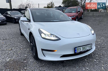 Седан Tesla Model 3 2021 в 
