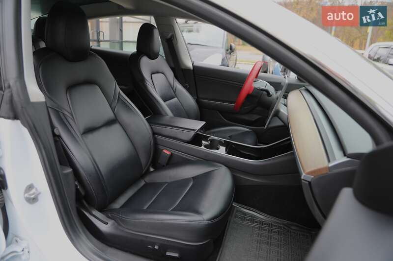 Седан Tesla Model 3 2019 в Харкові