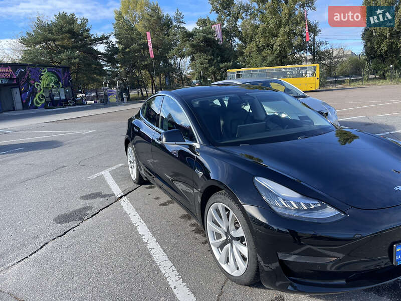 Седан Tesla Model 3 2020 в Києві