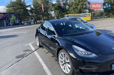 Седан Tesla Model 3 2020 в 