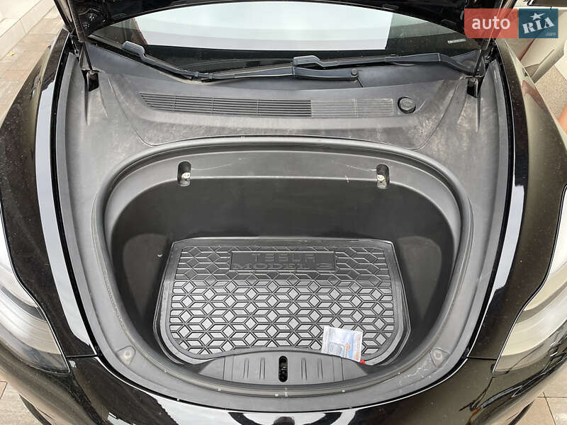 Седан Tesla Model 3 2020 в Києві
