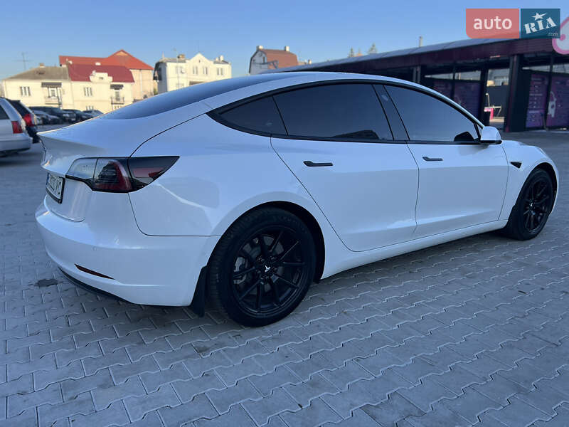 Седан Tesla Model 3 2022 в Львові