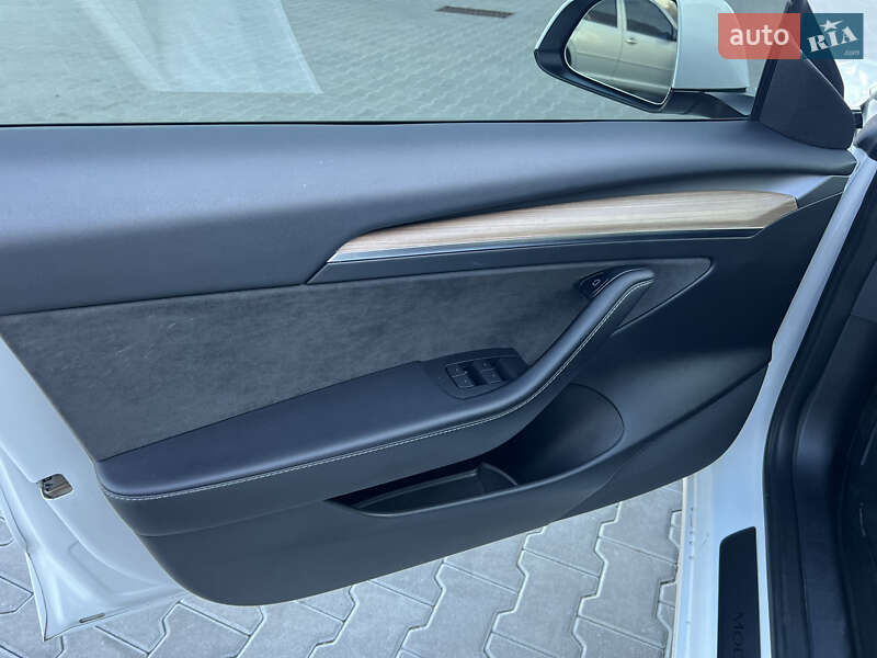 Седан Tesla Model 3 2022 в Львові
