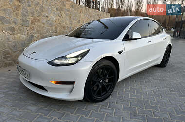 Седан Tesla Model 3 2022 в 