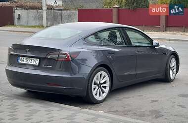 Седан Tesla Model 3 2022 в 