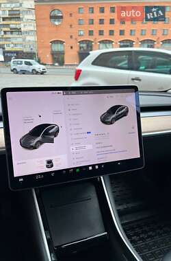 Седан Tesla Model 3 2019 в 