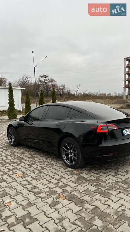 Седан Tesla Model 3 2022 в Чернівцях
