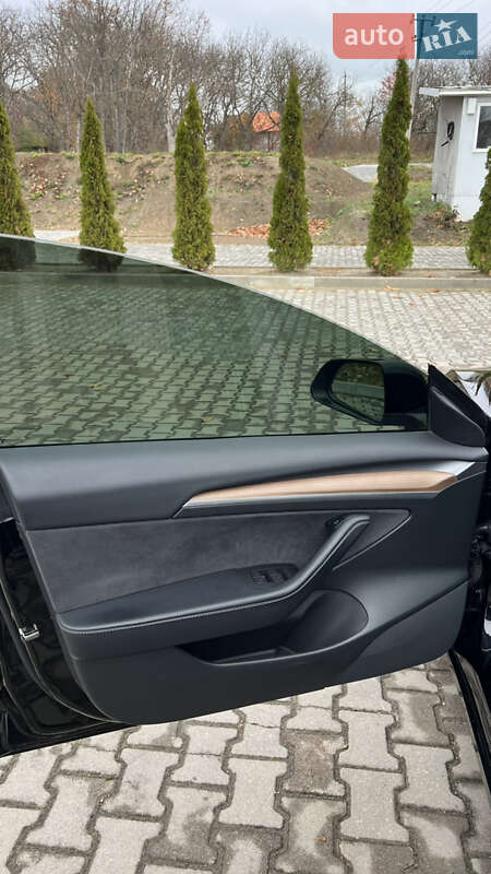 Седан Tesla Model 3 2022 в Чернівцях