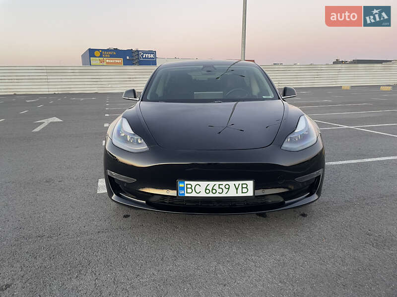 Седан Tesla Model 3 2019 в Львові