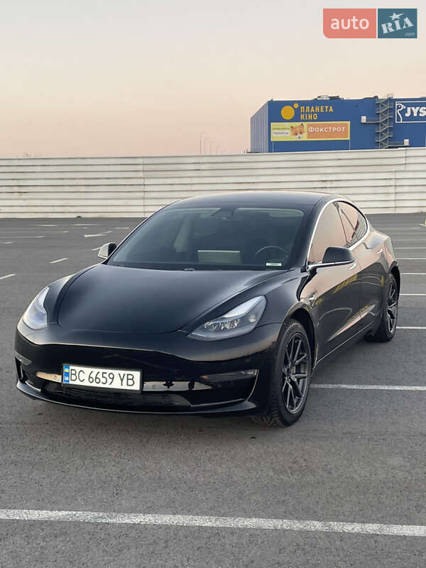 Седан Tesla Model 3 2019 в Львові