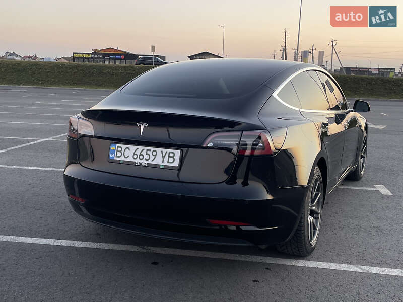 Седан Tesla Model 3 2019 в Львові