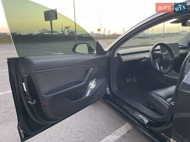 Седан Tesla Model 3 2019 в Львові