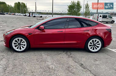 Седан Tesla Model 3 2022 в 