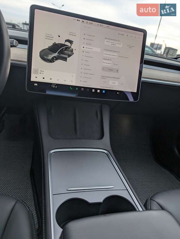 Седан Tesla Model 3 2020 в Луцьку