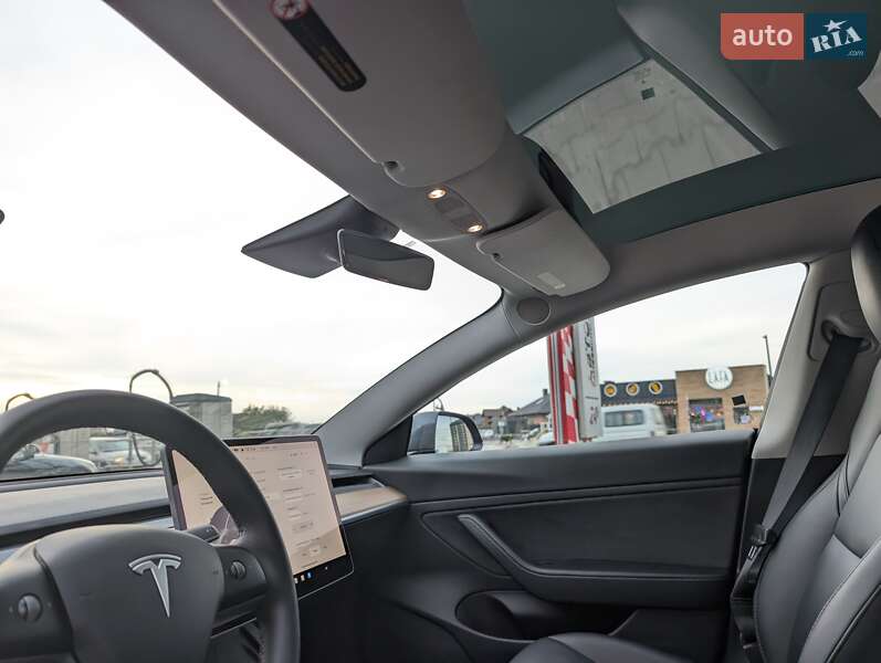 Седан Tesla Model 3 2020 в Луцьку