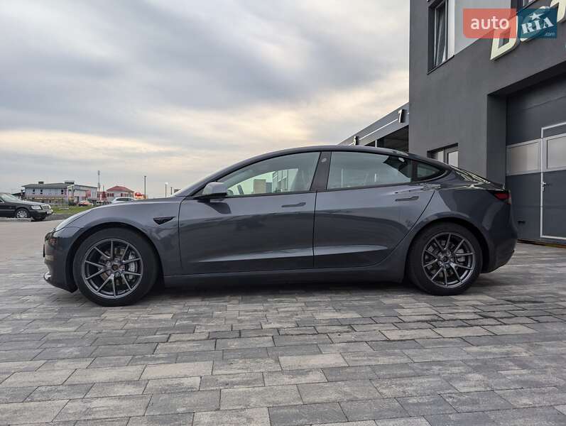 Седан Tesla Model 3 2020 в 