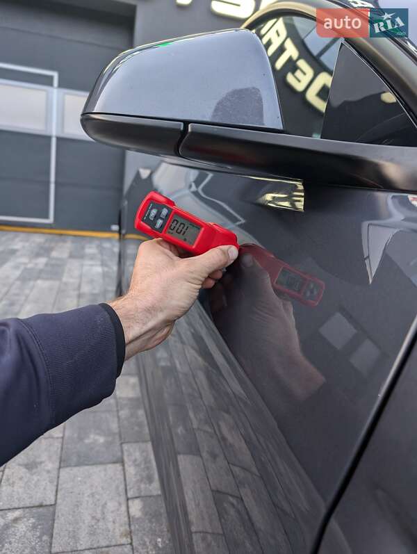 Седан Tesla Model 3 2020 в Луцьку