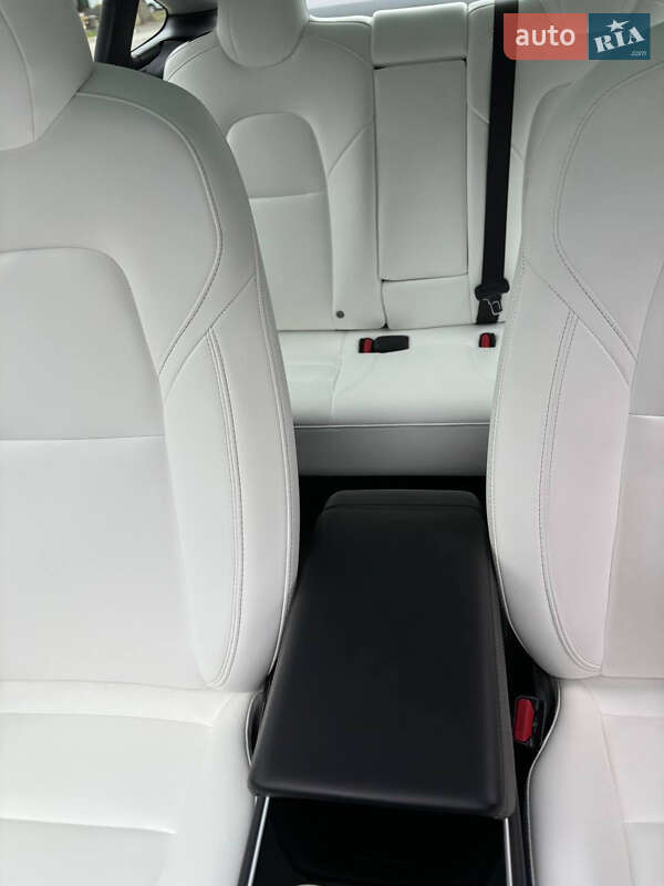Седан Tesla Model 3 2019 в Запоріжжі