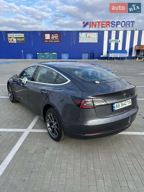 Седан Tesla Model 3 2018 в Виннице