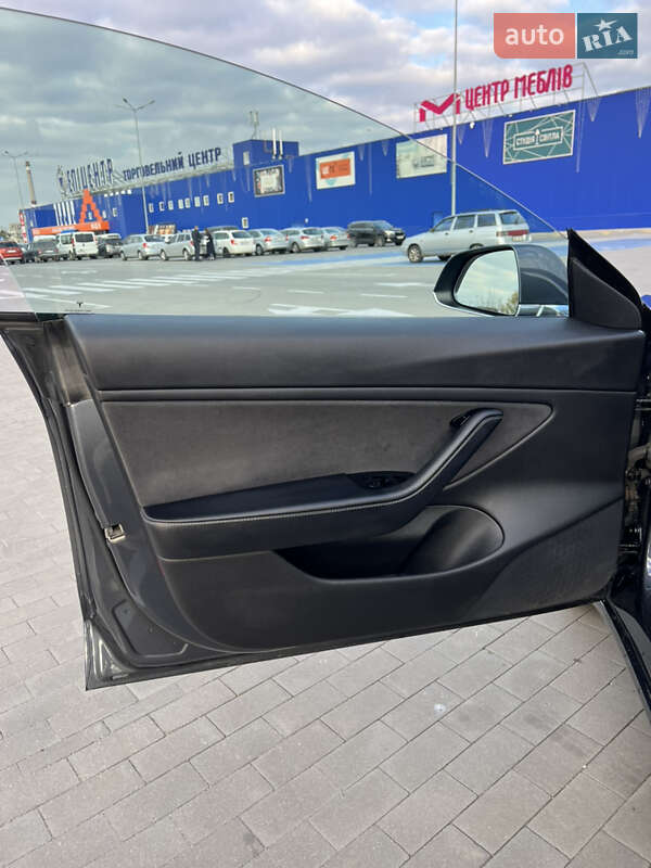 Седан Tesla Model 3 2018 в Виннице