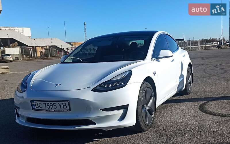 Седан Tesla Model 3 2019 в Львове