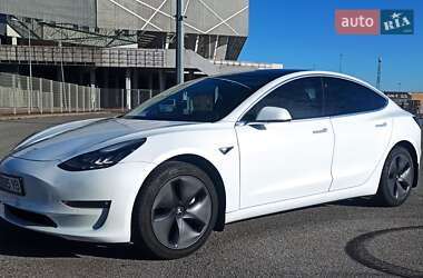 Седан Tesla Model 3 2019 в Львове