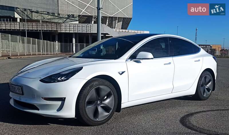 Седан Tesla Model 3 2019 в Львове