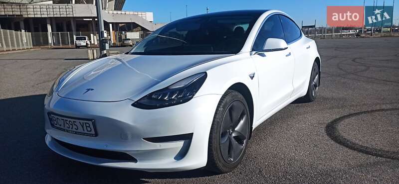 Седан Tesla Model 3 2019 в Львове