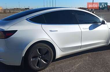 Седан Tesla Model 3 2019 в Львове