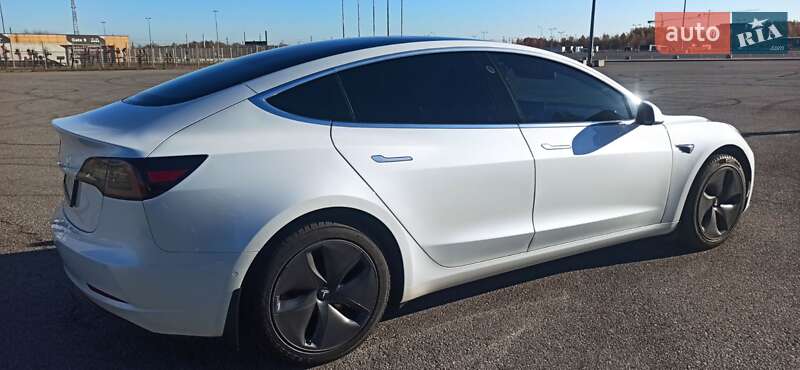 Седан Tesla Model 3 2019 в Львове