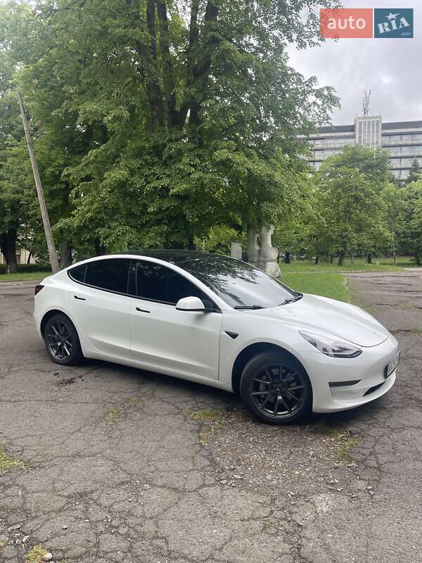 Tesla Model 3 2021