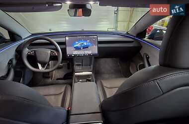 Седан Tesla Model 3 2023 в 