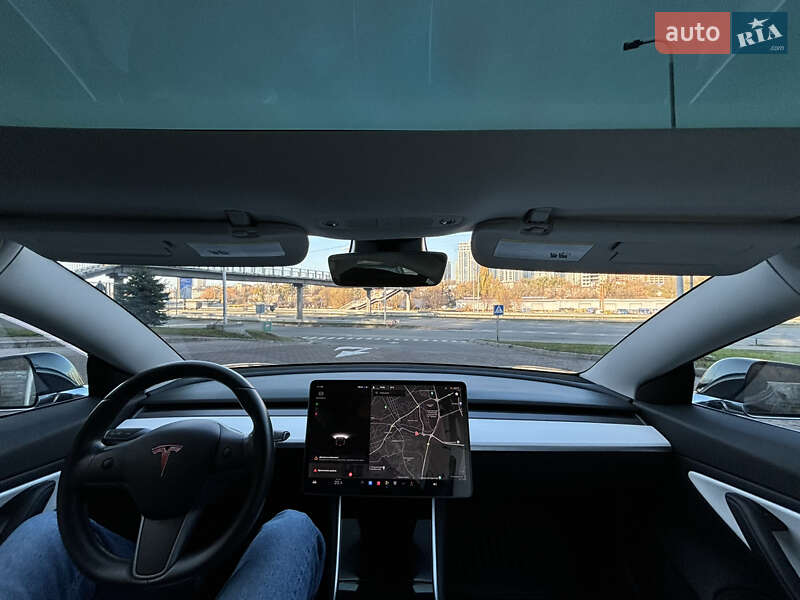 Седан Tesla Model 3 2019 в Киеве