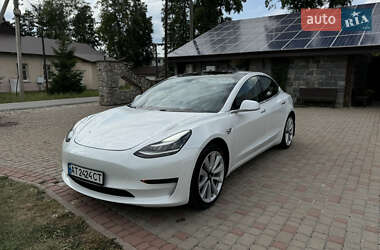 Седан Tesla Model 3 2020 в Калуші