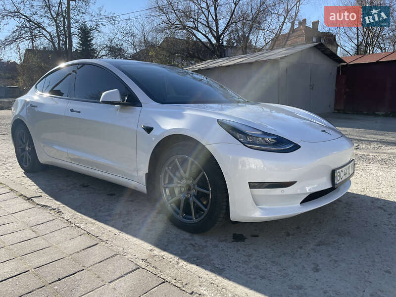 Седан Tesla Model 3 2020 в Самборе