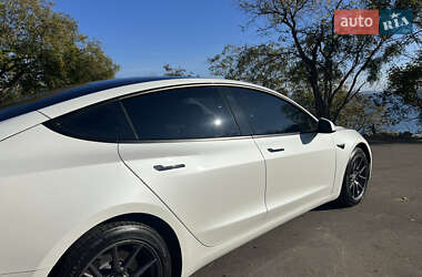 Седан Tesla Model 3 2022 в 