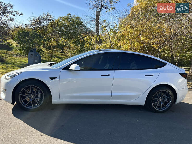 Седан Tesla Model 3 2022 в Одессе