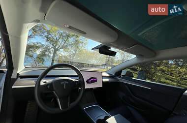 Седан Tesla Model 3 2022 в 