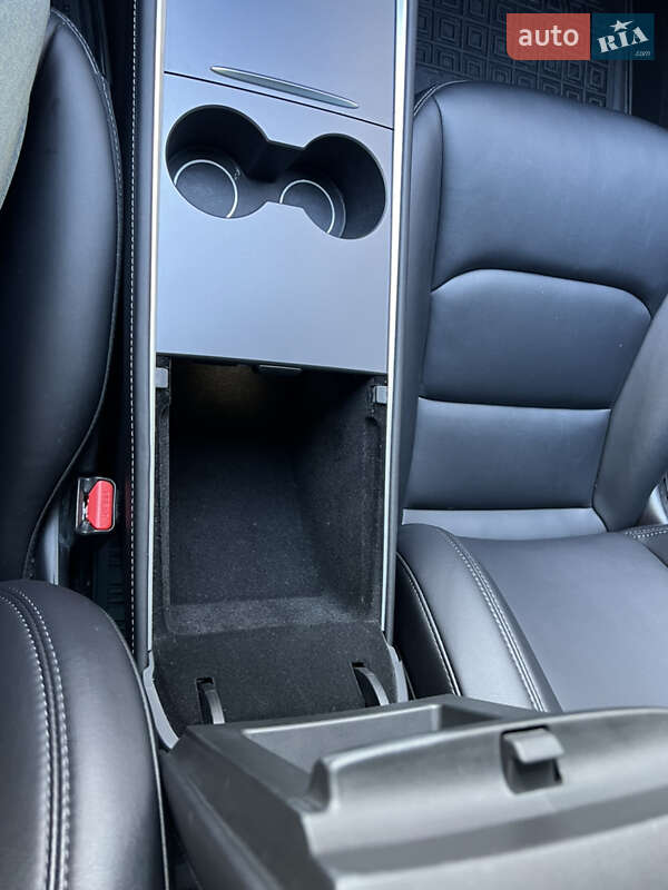 Седан Tesla Model 3 2022 в Одессе