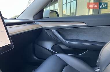 Седан Tesla Model 3 2021 в Киеве