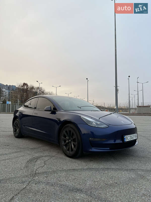 Седан Tesla Model 3 2022 в Львові