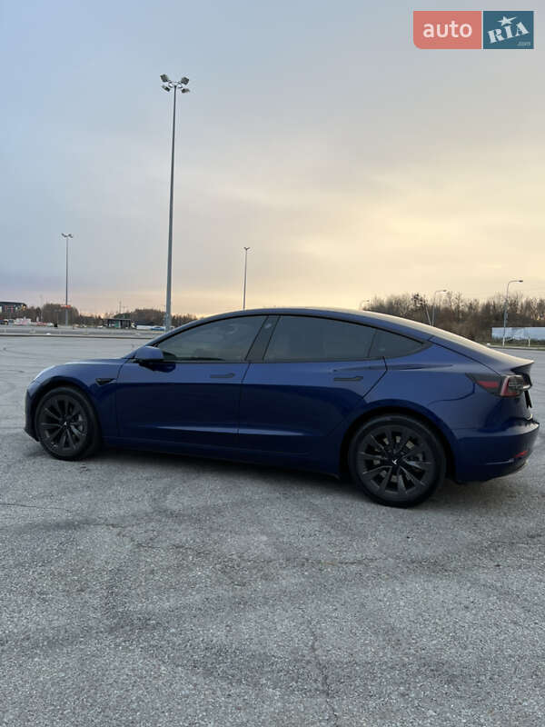 Седан Tesla Model 3 2022 в Львові