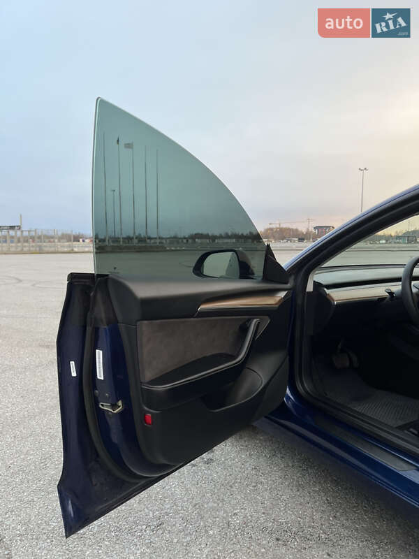 Седан Tesla Model 3 2022 в Львові