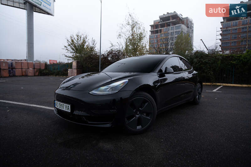 Седан Tesla Model 3 2023 в Ужгороде