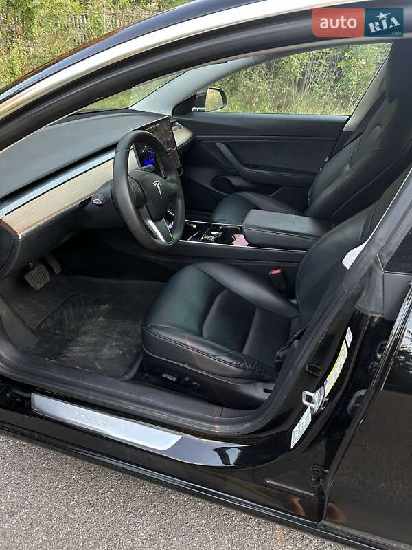 Седан Tesla Model 3 2020 в Виннице
