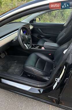 Седан Tesla Model 3 2020 в 