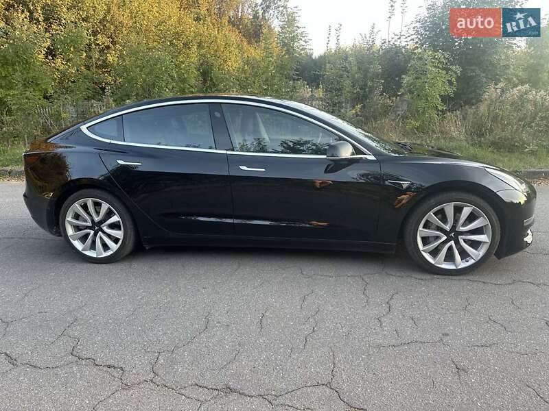 Седан Tesla Model 3 2020 в Виннице