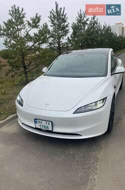 Седан Tesla Model 3 2024 в Ровно